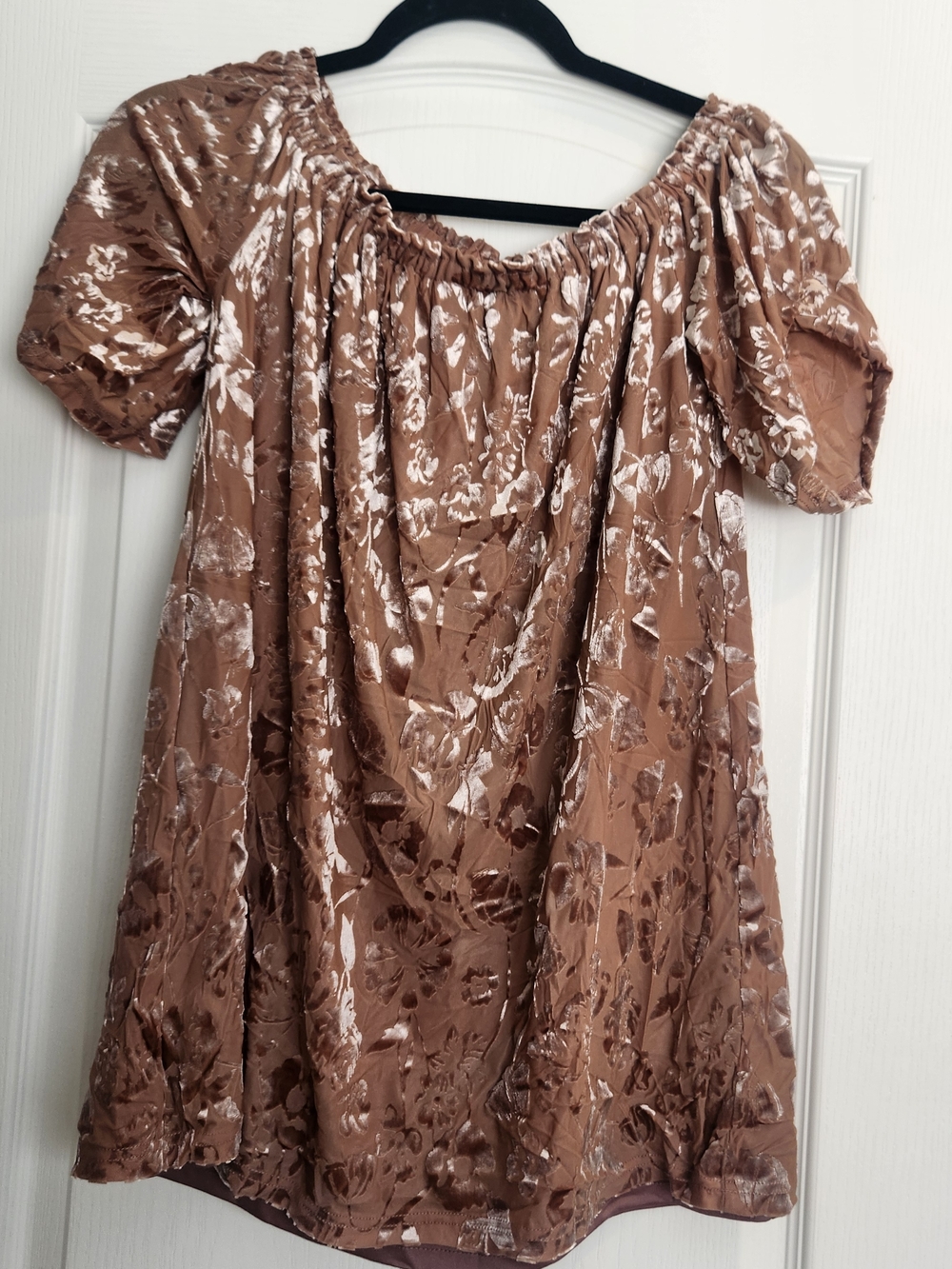 Forever 21 Rose Gold Floral Velvet Burnout Off-Shoulder Blouse S EUC